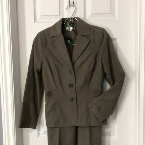 cleo Jackets & Blazers - 3/$40 Cleo Olive Green Blazer & Pant Suit; Sizes 4 Petite & 2 Petite; Vintage
